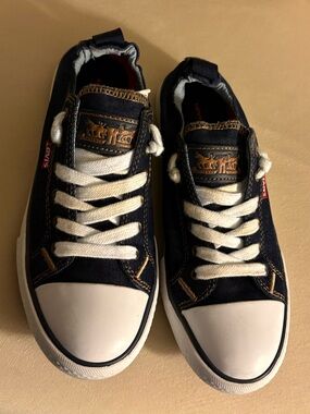 Levi's women’s Navy Canvas Low-Top Sneakers converse-style